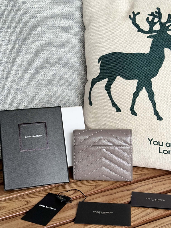 イヴサンローラン財布背面デザイン